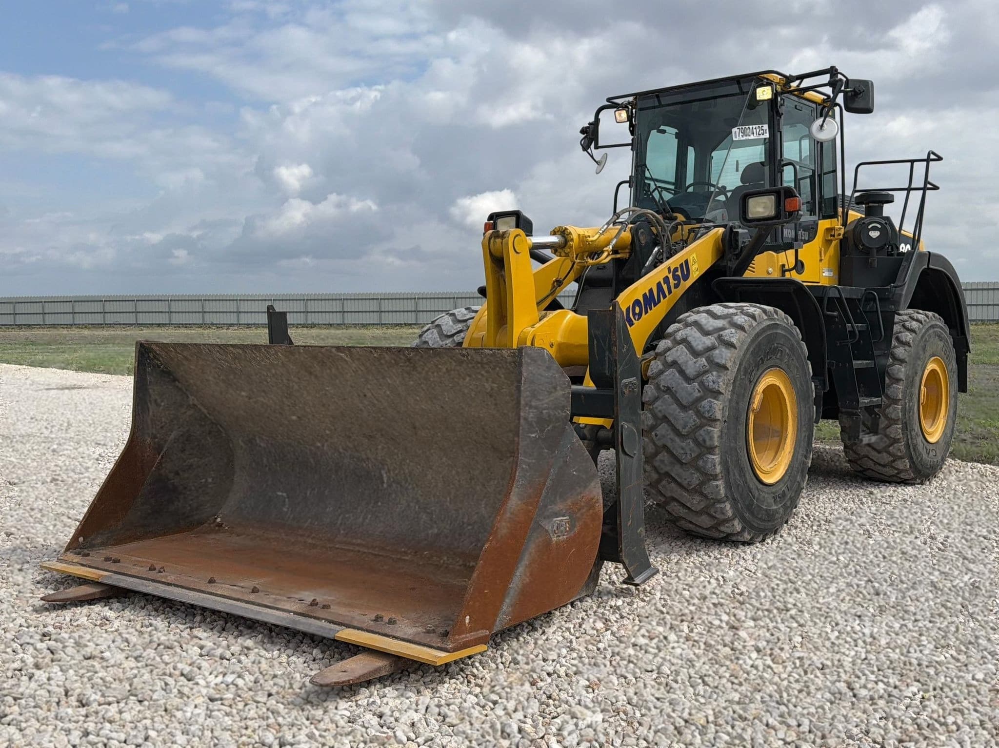 Komatsu WA380-8 wheel loader listed for sale by Heavy Duty Export Sales and Services Texas
