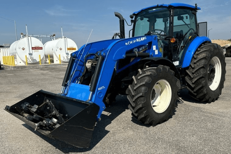 2019 New Holland PowerStar 100 MFWD tractor listed by Heavy Duty Export in Texas